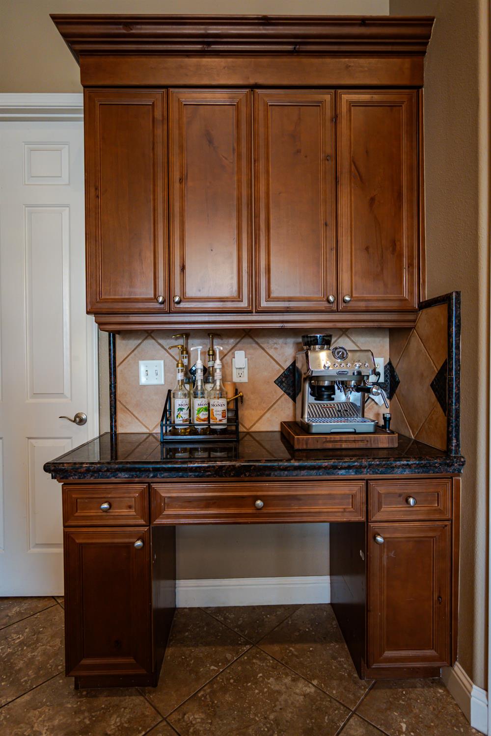 2506 Swift Ave, Clovis, CA 93611