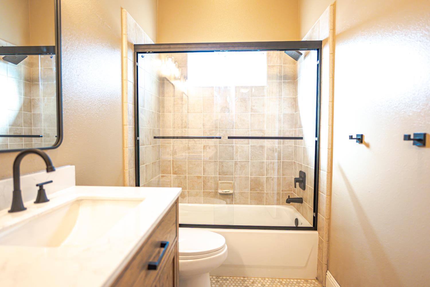 2506 Swift Ave, Clovis, CA 93611