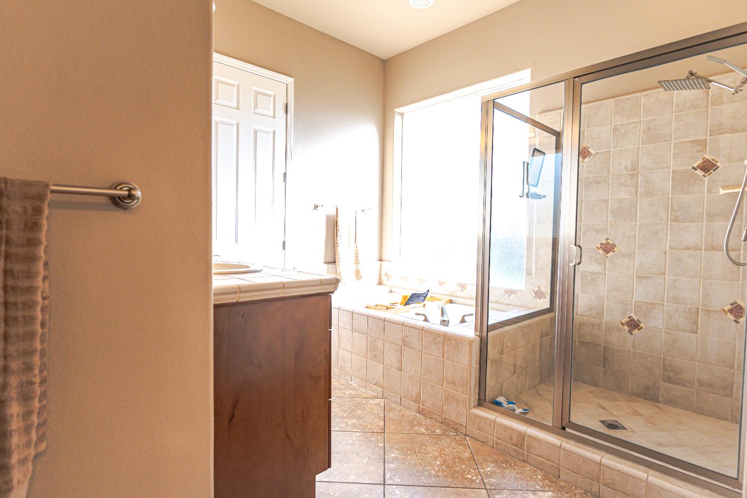 2506 Swift Ave, Clovis, CA 93611