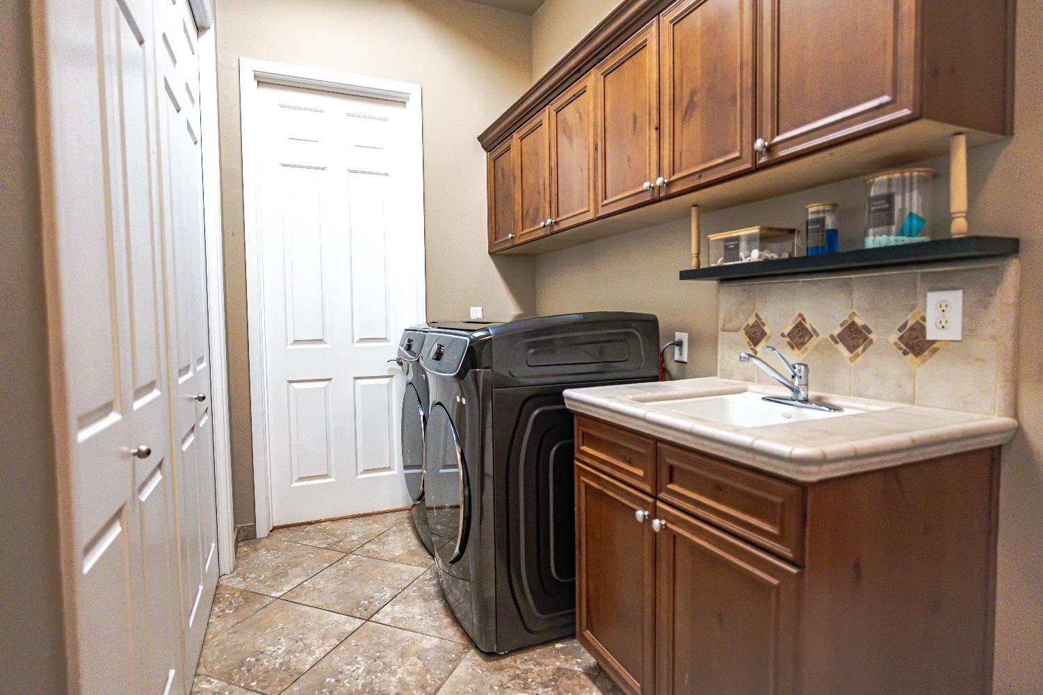 2506 Swift Ave, Clovis, CA 93611