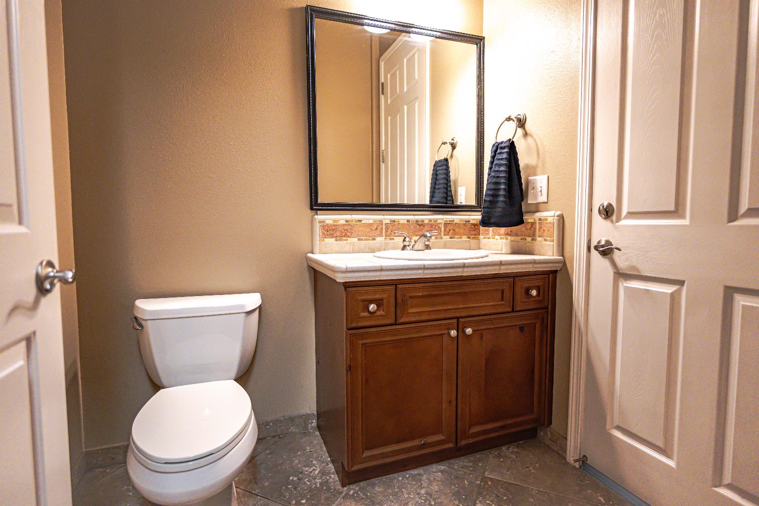 2506 Swift Ave, Clovis, CA 93611