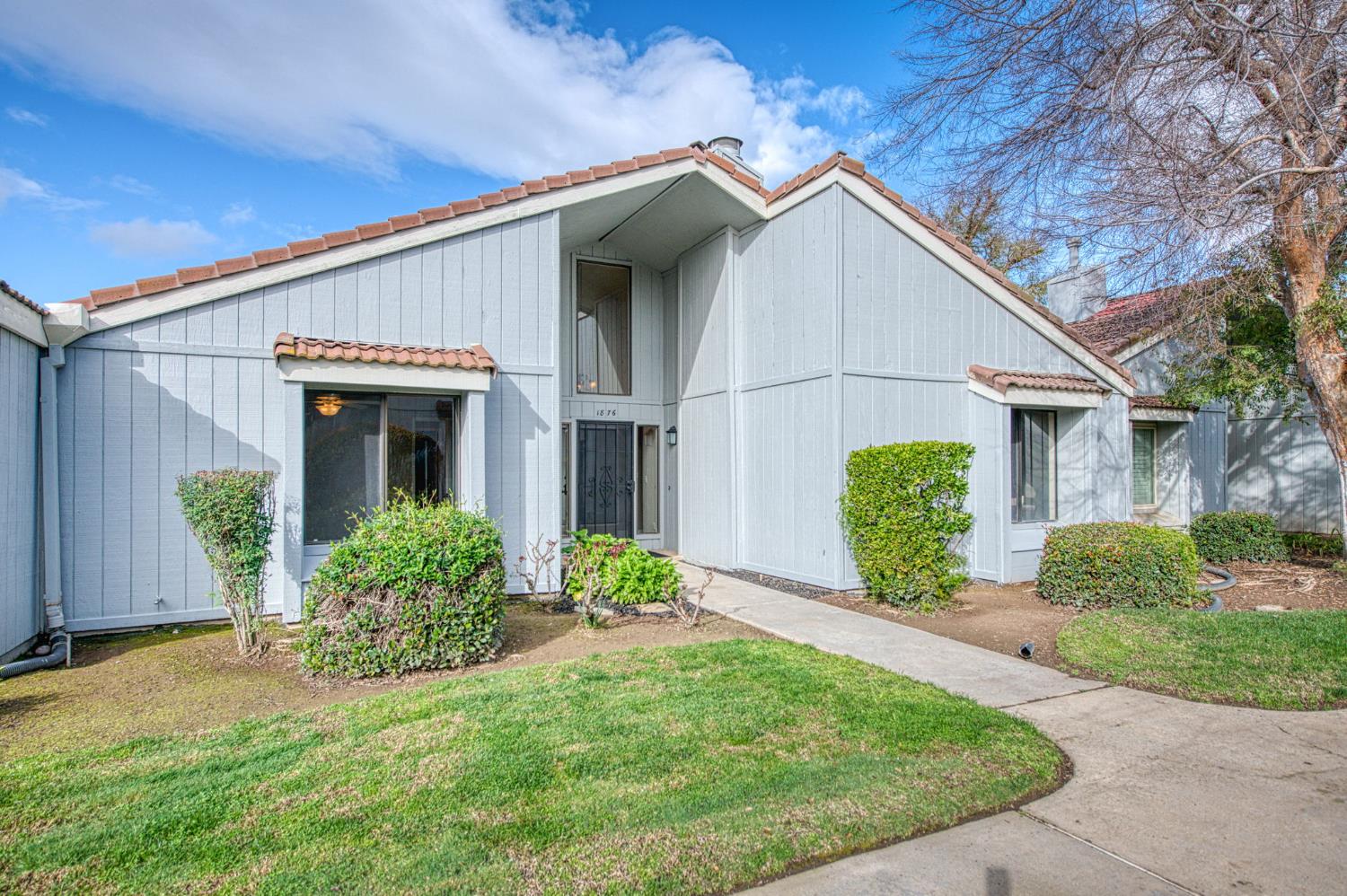 1876 Cougar Ln, Clovis, CA 93611