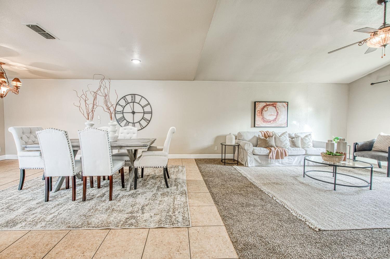 1876 Cougar Ln, Clovis, CA 93611