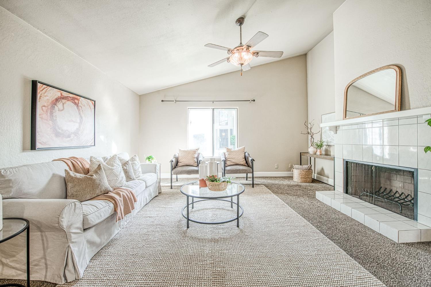 1876 Cougar Ln, Clovis, CA 93611