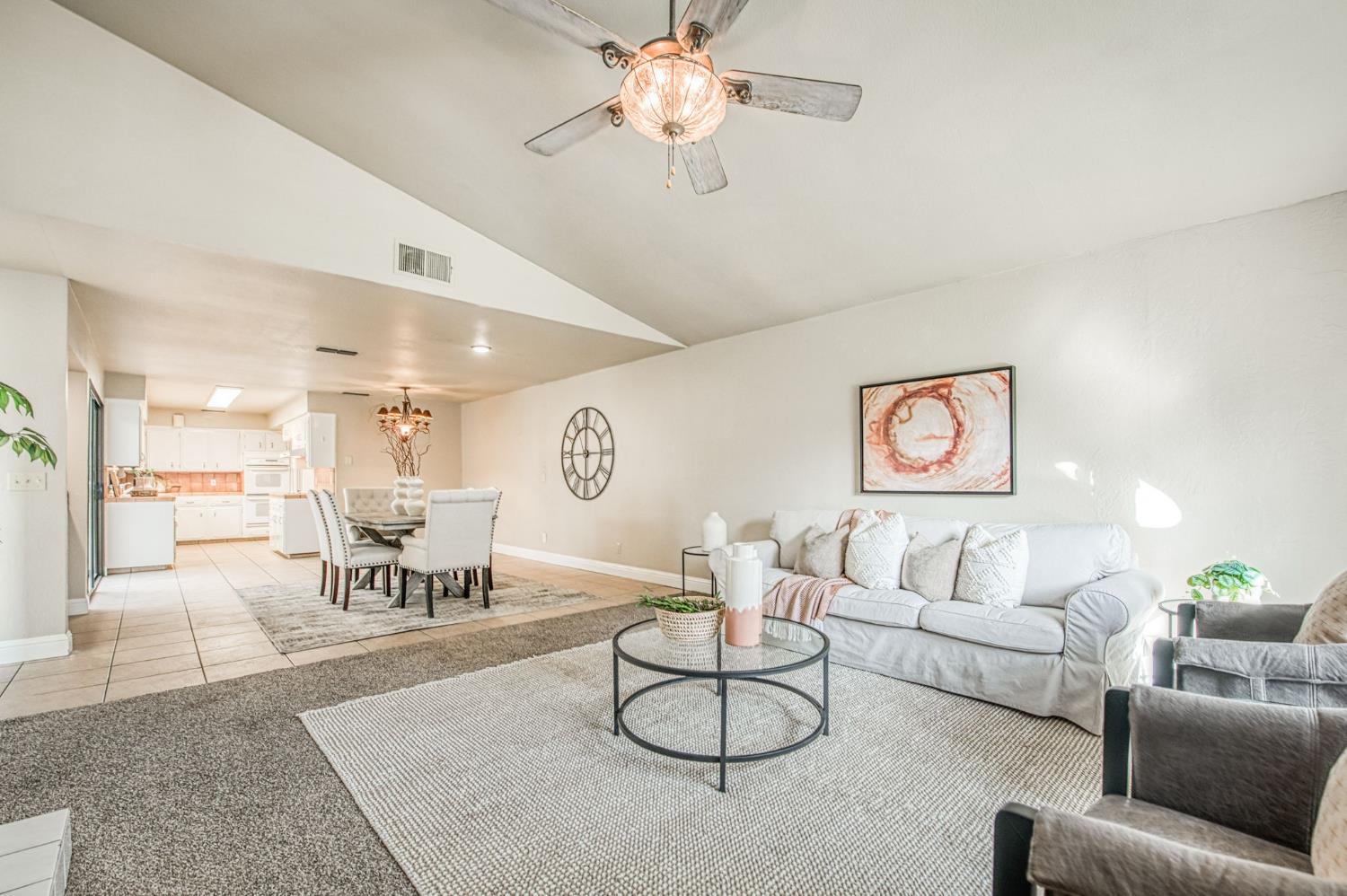 1876 Cougar Ln, Clovis, CA 93611