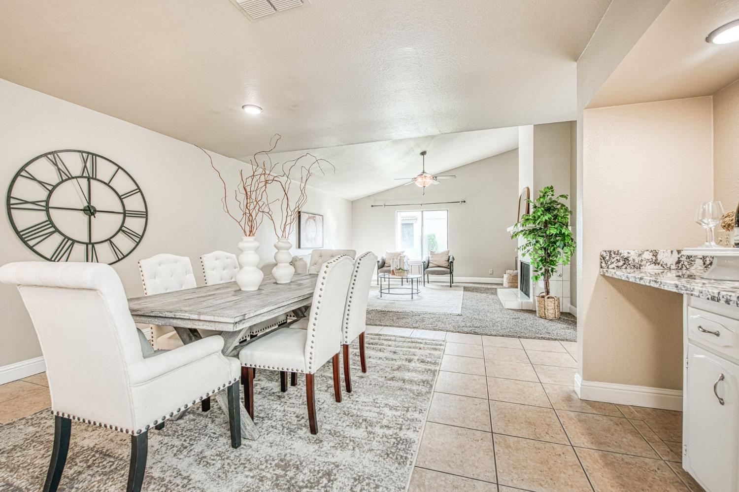 1876 Cougar Ln, Clovis, CA 93611