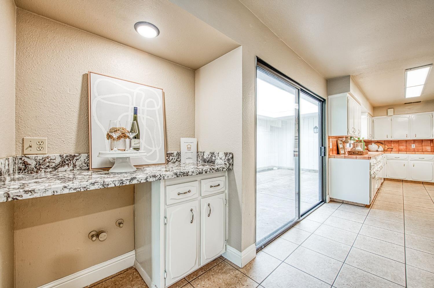 1876 Cougar Ln, Clovis, CA 93611