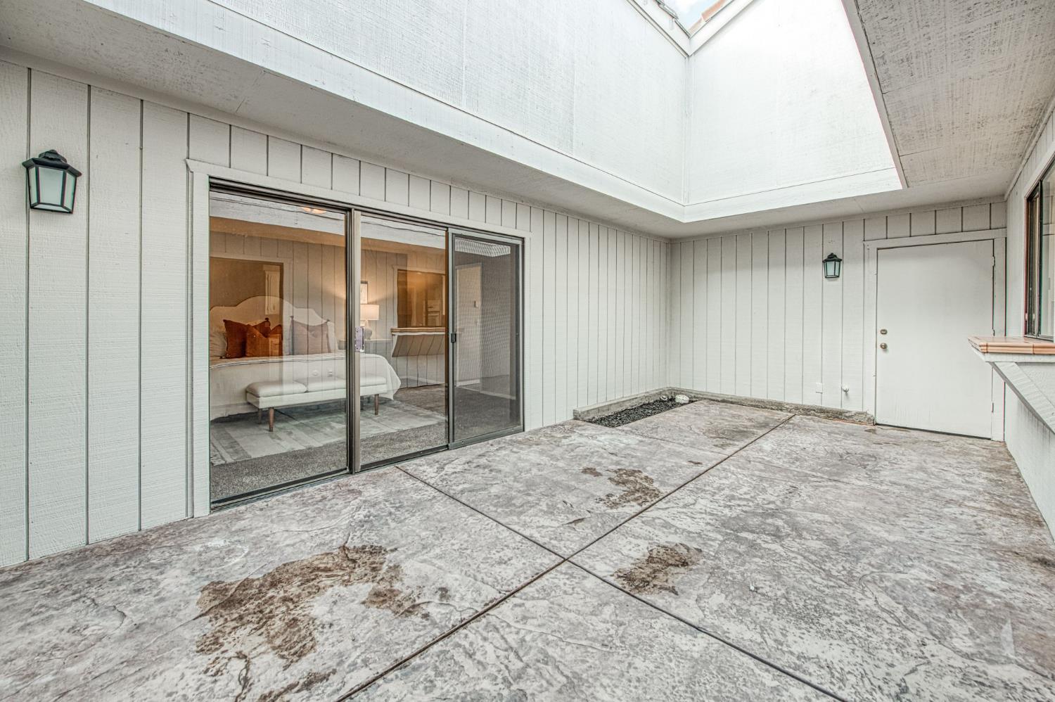 1876 Cougar Ln, Clovis, CA 93611