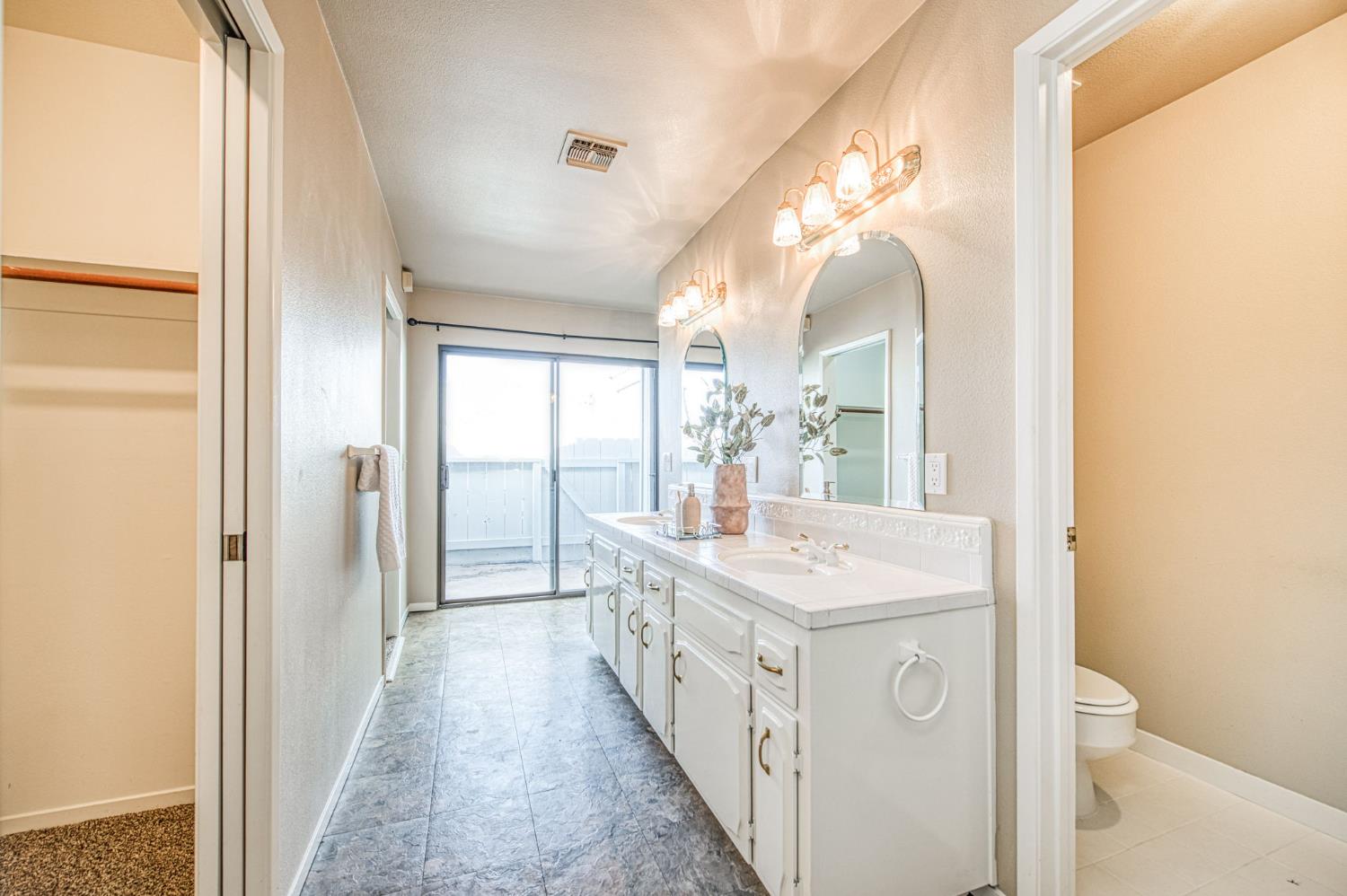 1876 Cougar Ln, Clovis, CA 93611