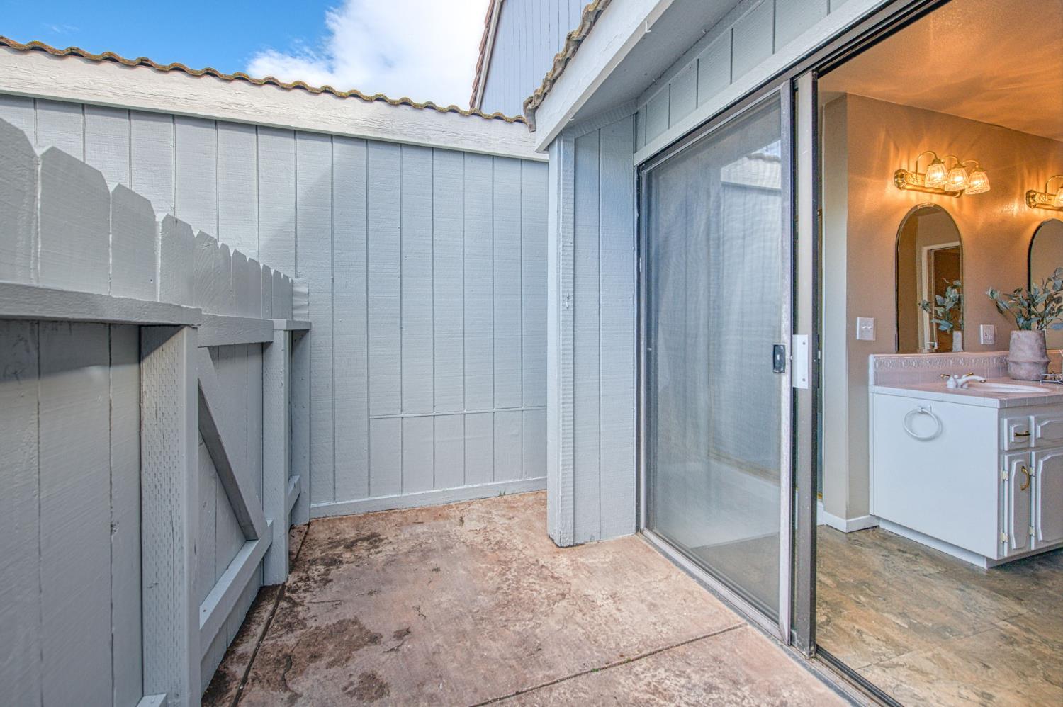 1876 Cougar Ln, Clovis, CA 93611