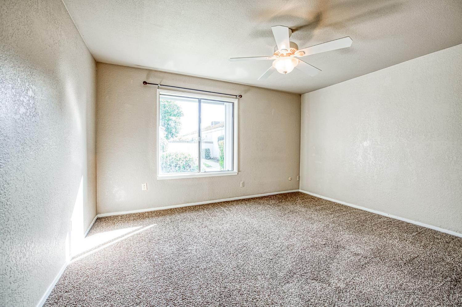 1876 Cougar Ln, Clovis, CA 93611