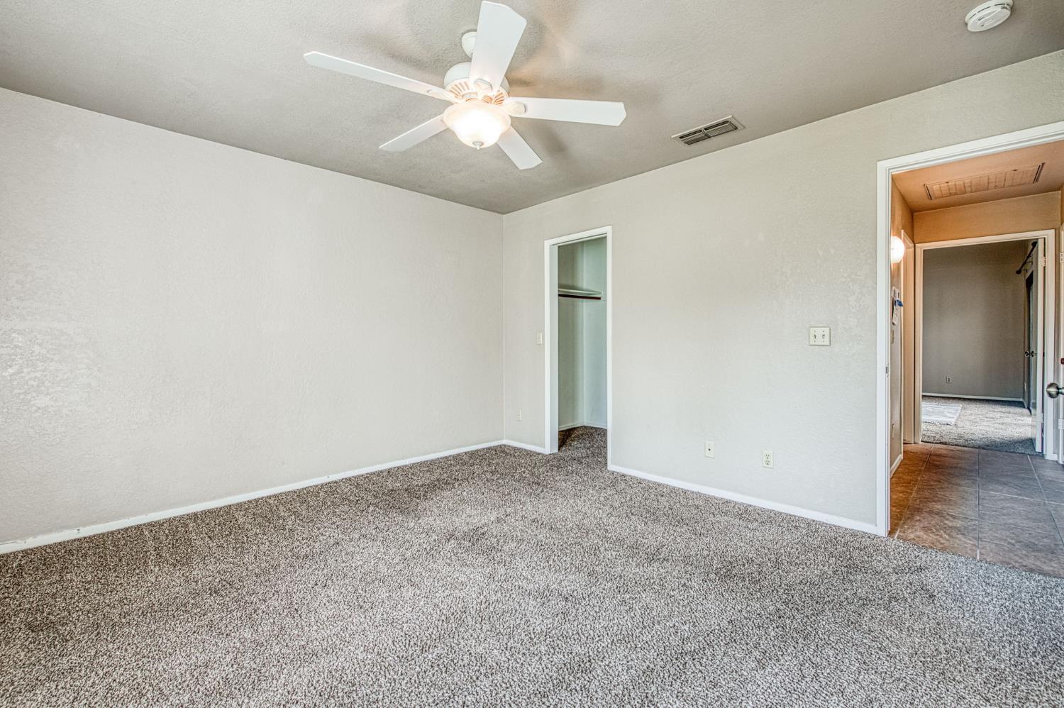 1876 Cougar Ln, Clovis, CA 93611