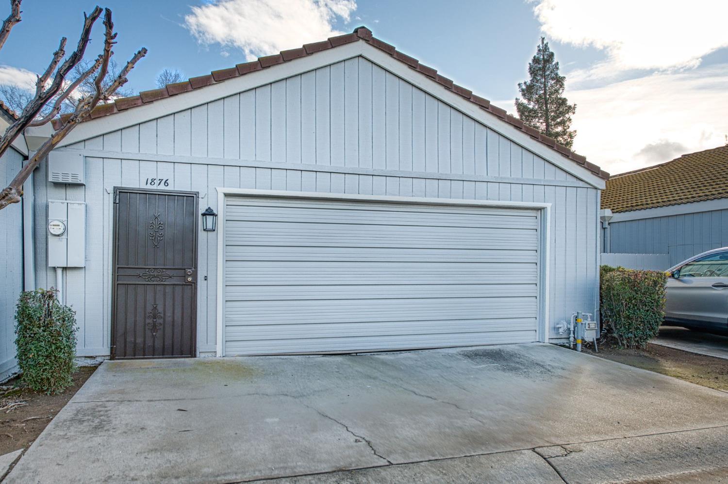 1876 Cougar Ln, Clovis, CA 93611