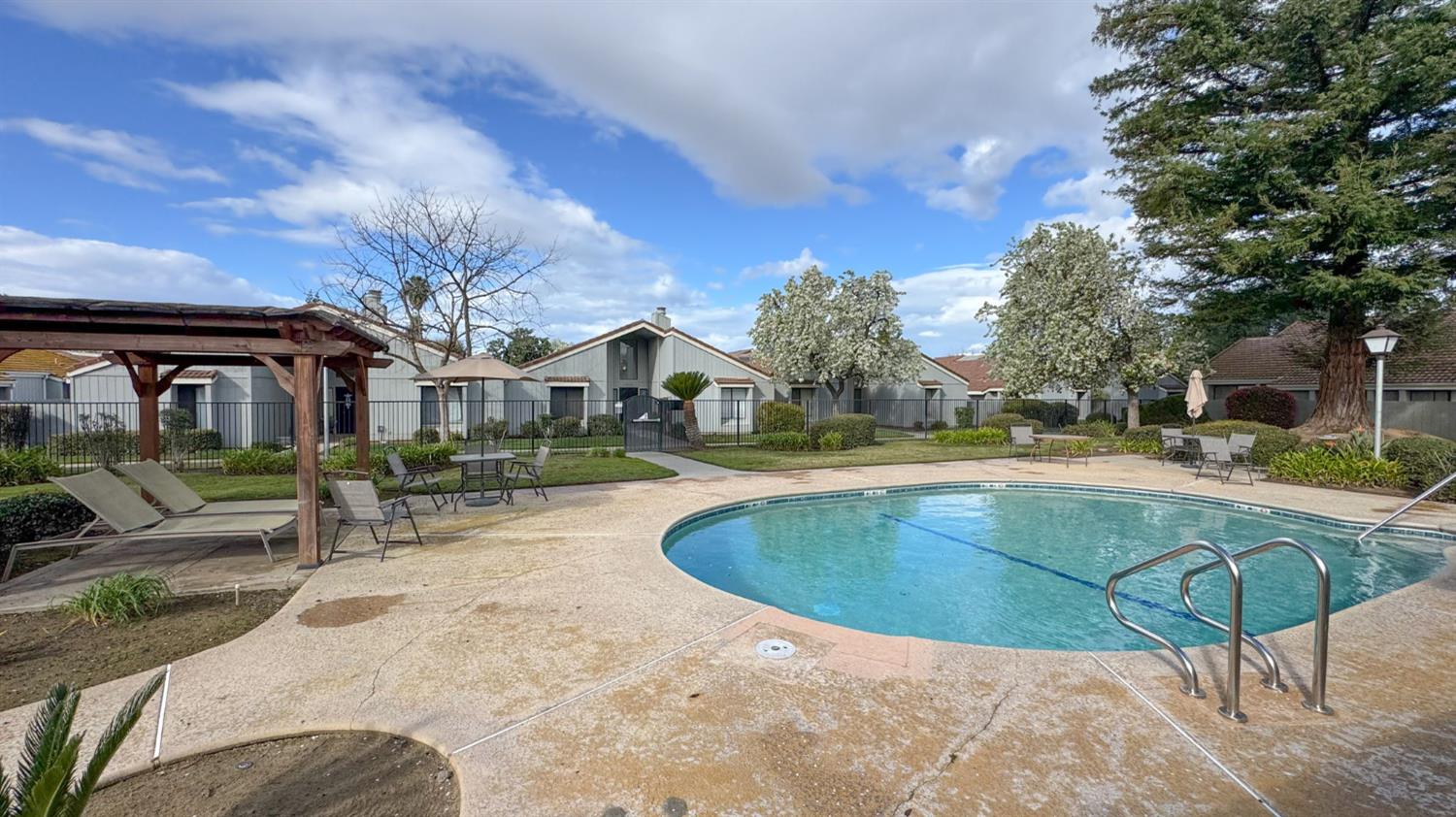 1876 Cougar Ln, Clovis, CA 93611