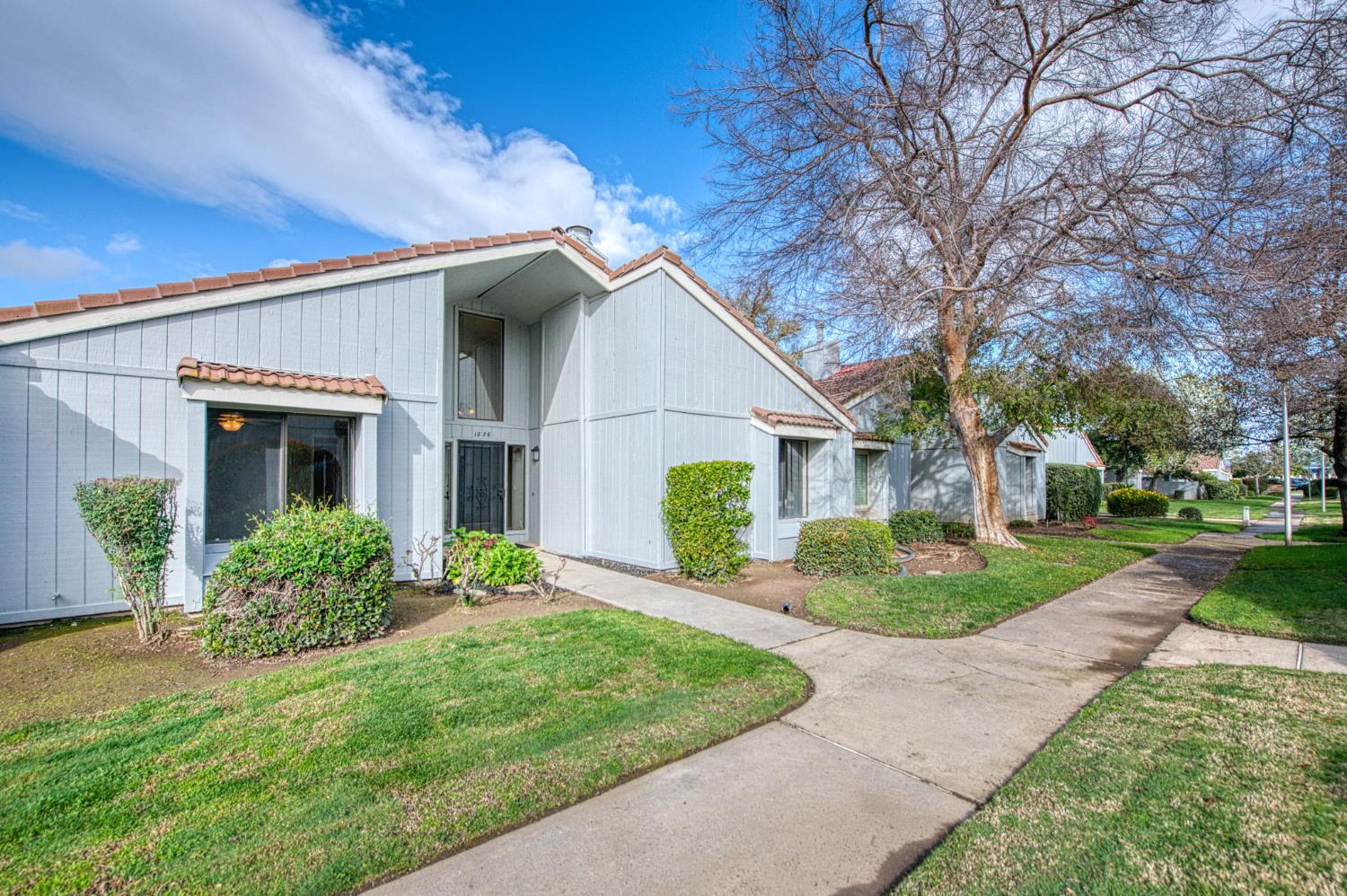 1876 Cougar Ln, Clovis, CA 93611