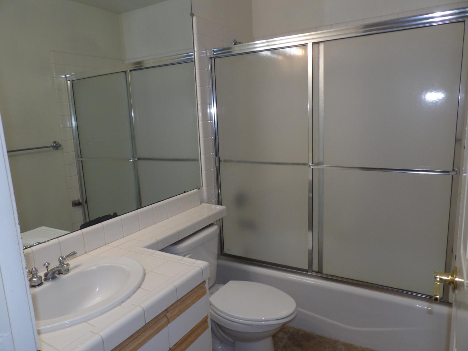 9264 N Concord Dr, Fresno, CA 93720