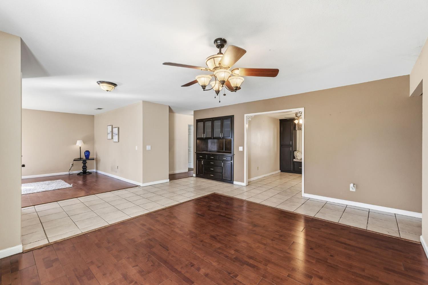 402 Mainberry Dr, Madera, CA 93637