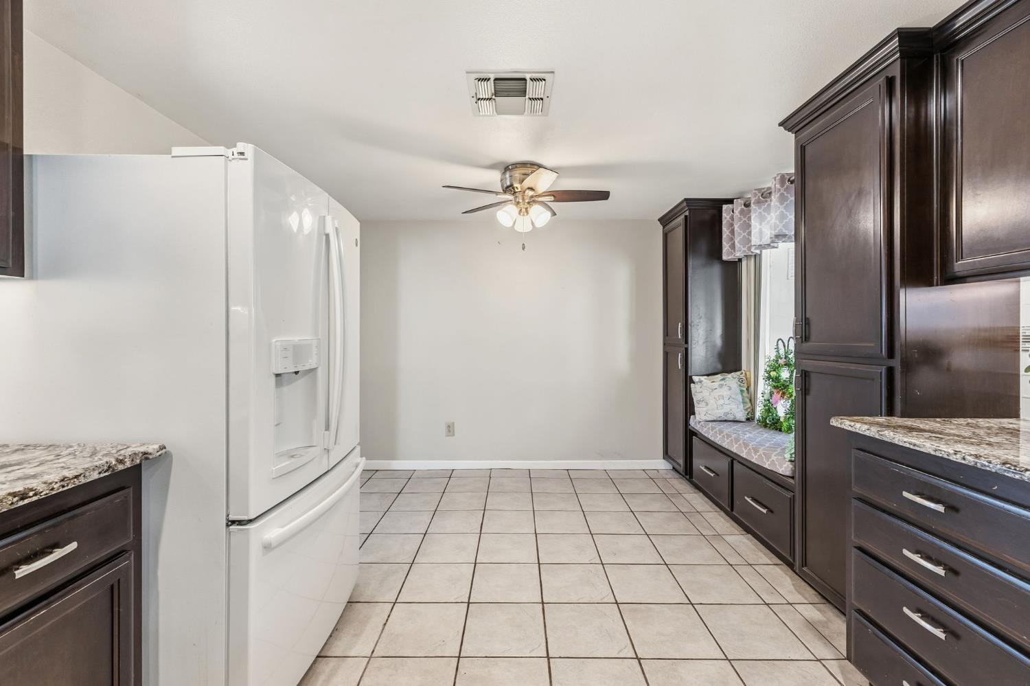 402 Mainberry Dr, Madera, CA 93637