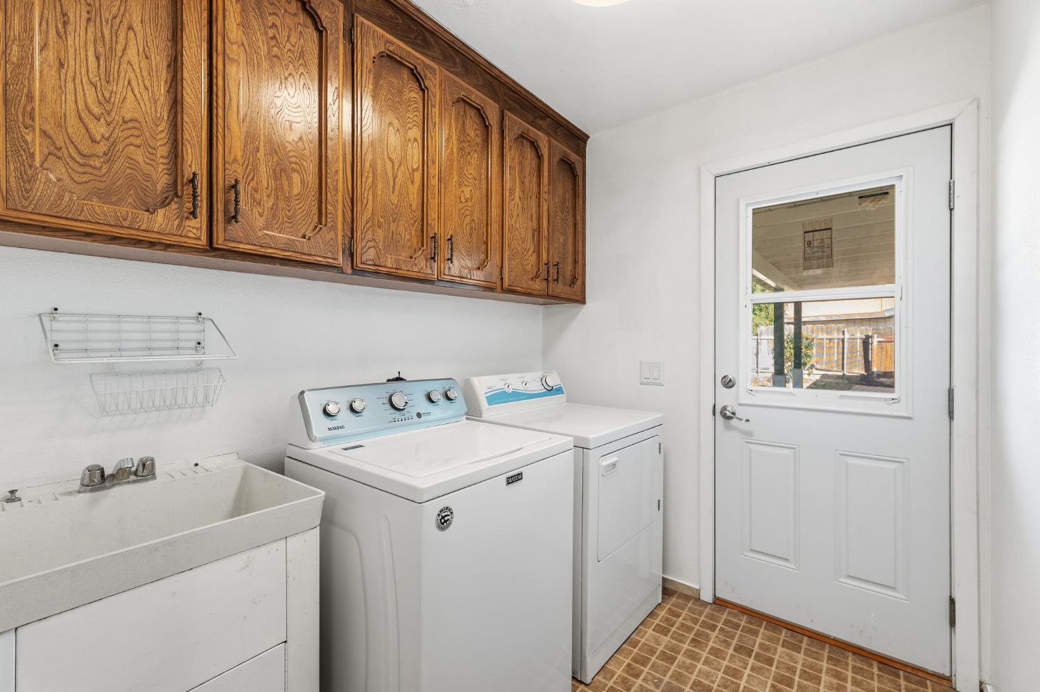 402 Mainberry Dr, Madera, CA 93637