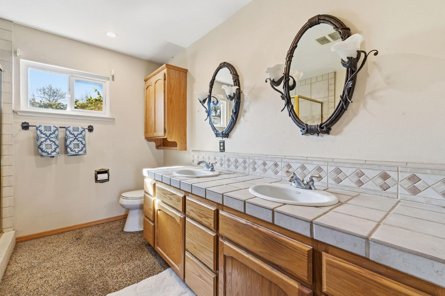 402 Mainberry Dr, Madera, CA 93637