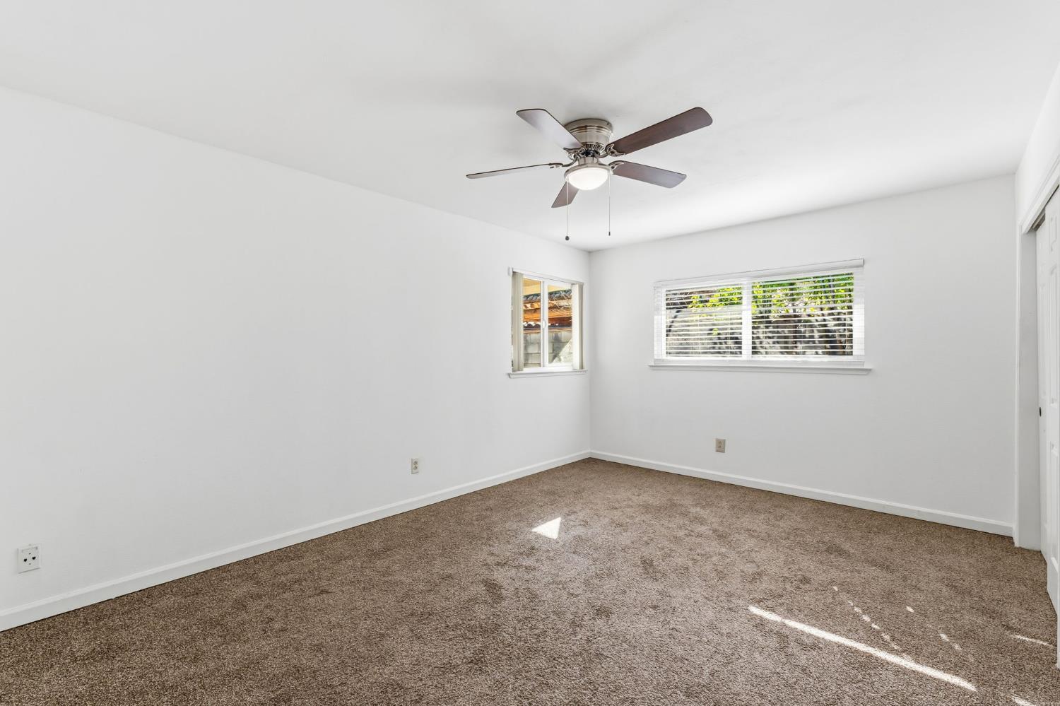 402 Mainberry Dr, Madera, CA 93637