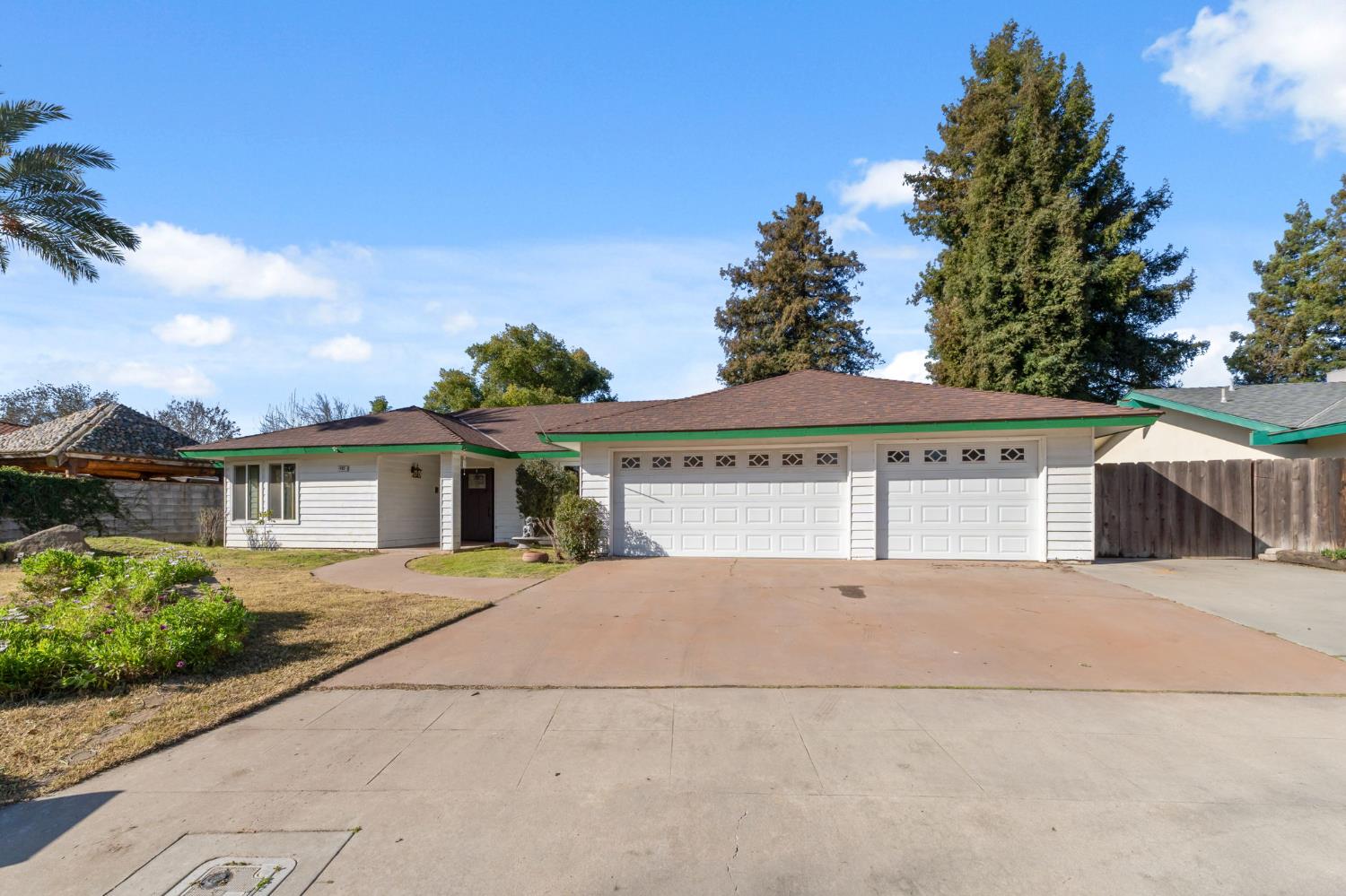 402 Mainberry Dr, Madera, CA 93637