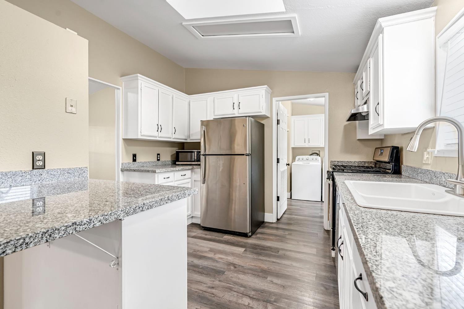 23380 Granite Creek Ln, Clovis, CA 93619