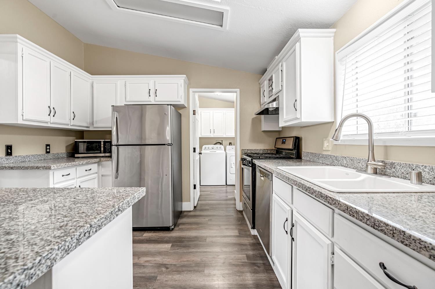 23380 Granite Creek Ln, Clovis, CA 93619