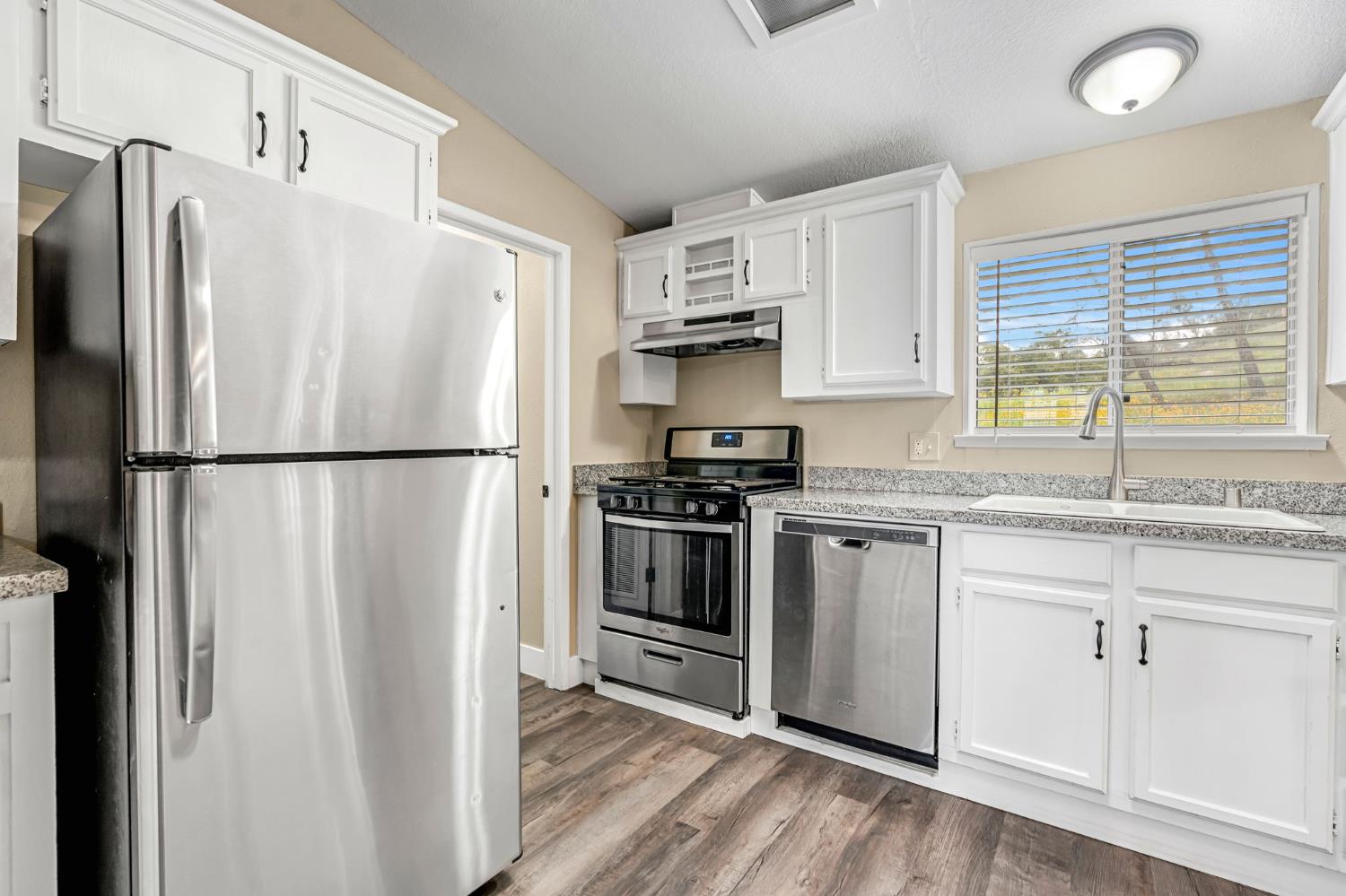 23380 Granite Creek Ln, Clovis, CA 93619