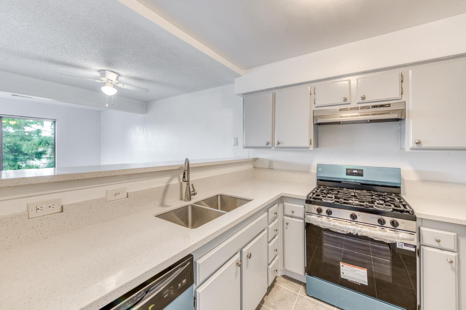 4860 E Lane Ave #230, Fresno, CA 93727