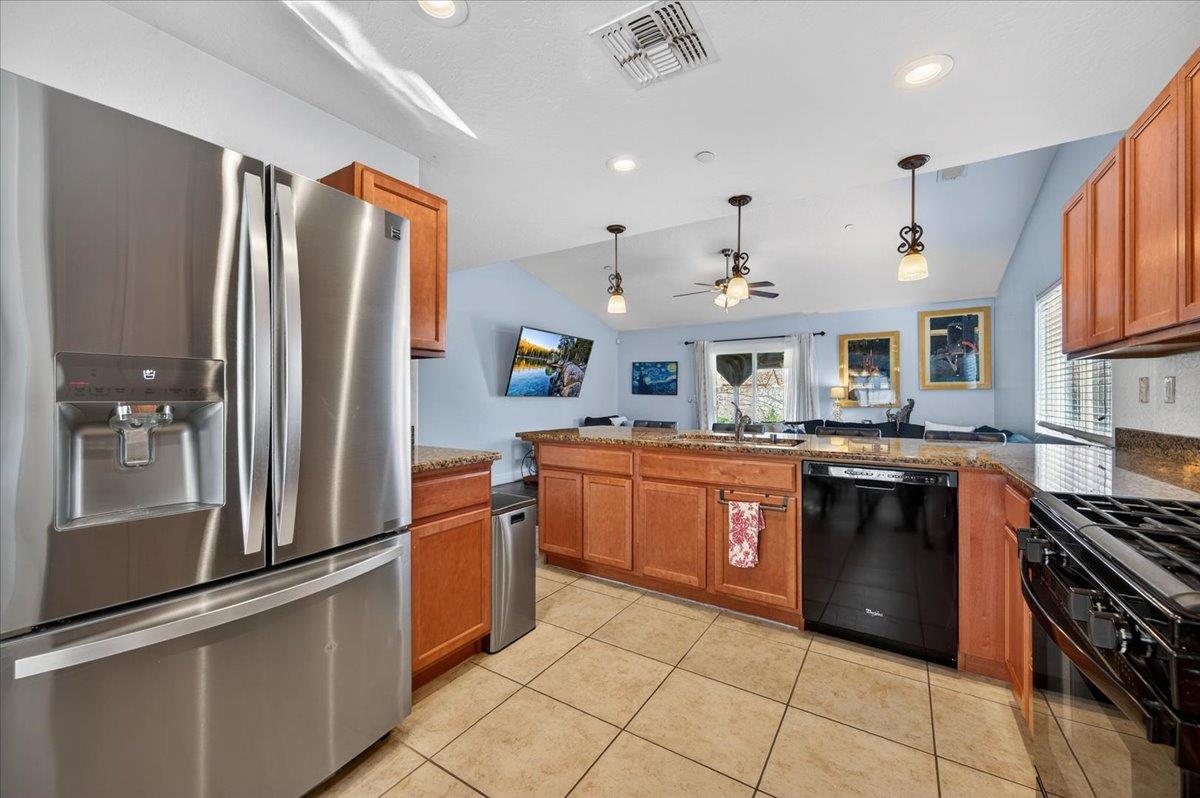 5861 E Platt Ave, Fresno, CA 93727