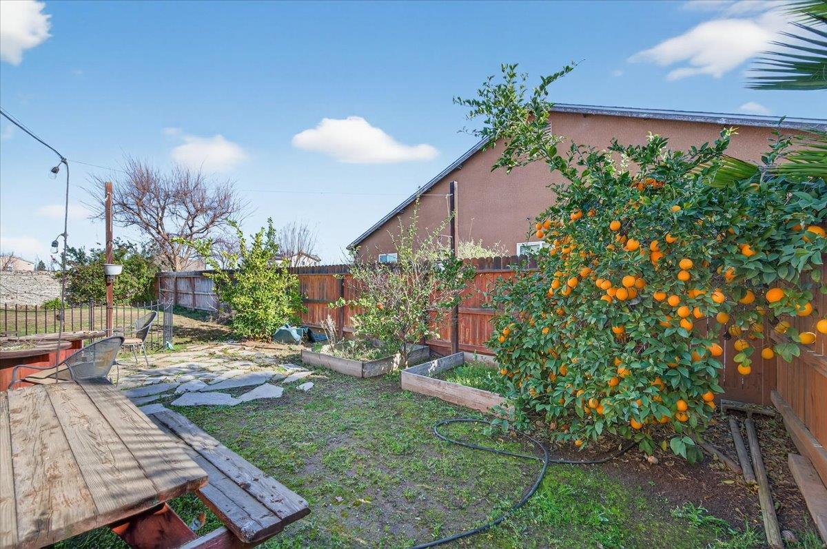 5861 E Platt Ave, Fresno, CA 93727