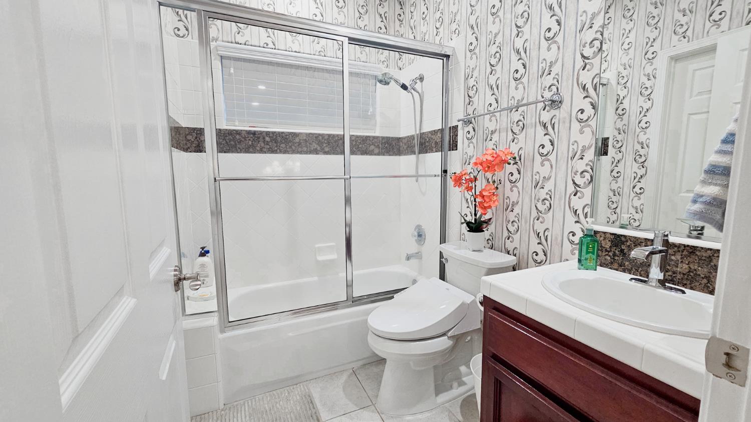 2625 E Sean Ave, Fresno, CA 93720