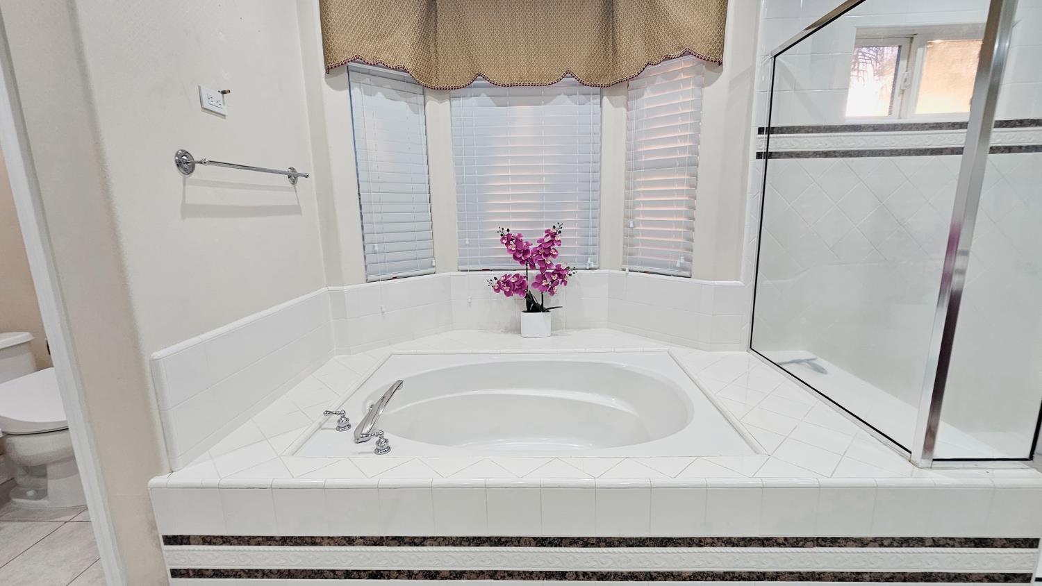 2625 E Sean Ave, Fresno, CA 93720