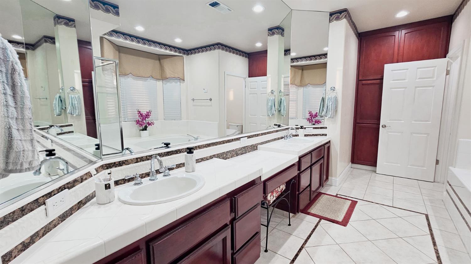 2625 E Sean Ave, Fresno, CA 93720