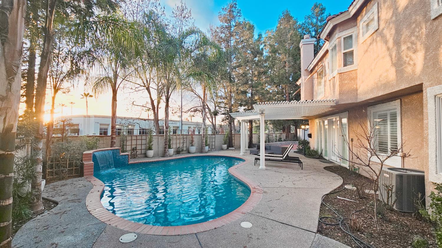 2625 E Sean Ave, Fresno, CA 93720