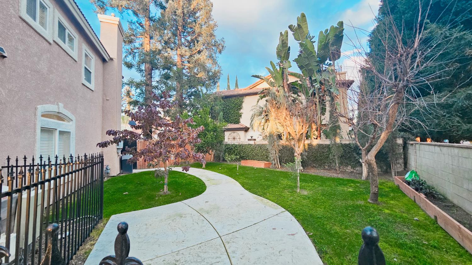 2625 E Sean Ave, Fresno, CA 93720