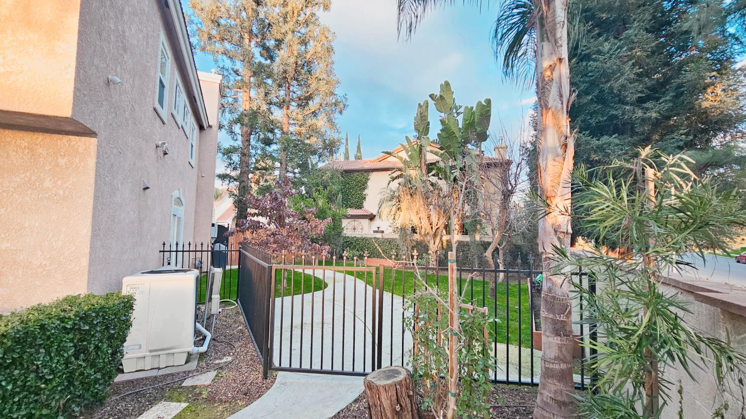 2625 E Sean Ave, Fresno, CA 93720