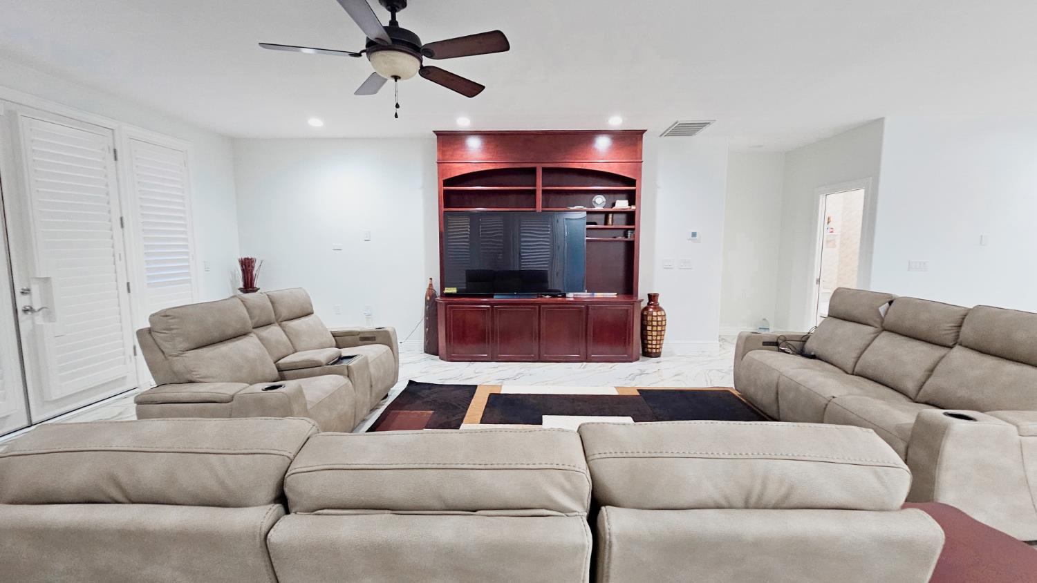 2625 E Sean Ave, Fresno, CA 93720