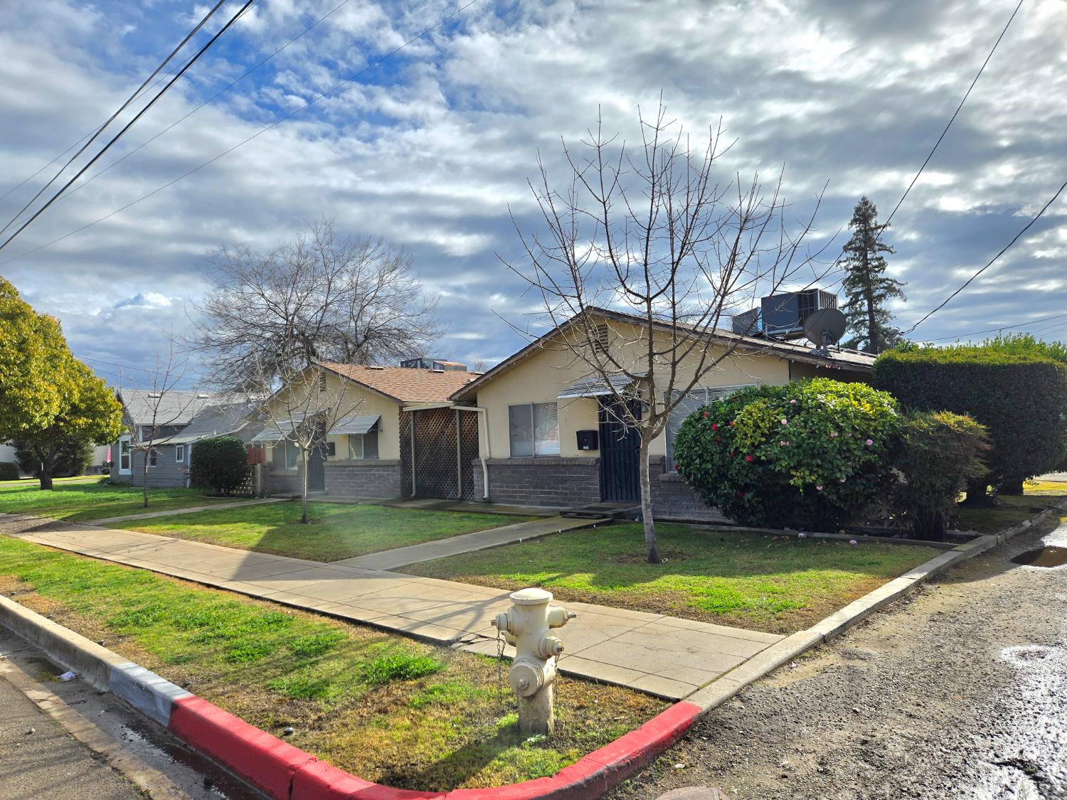2222 2224 11th St, Reedley, CA 93654