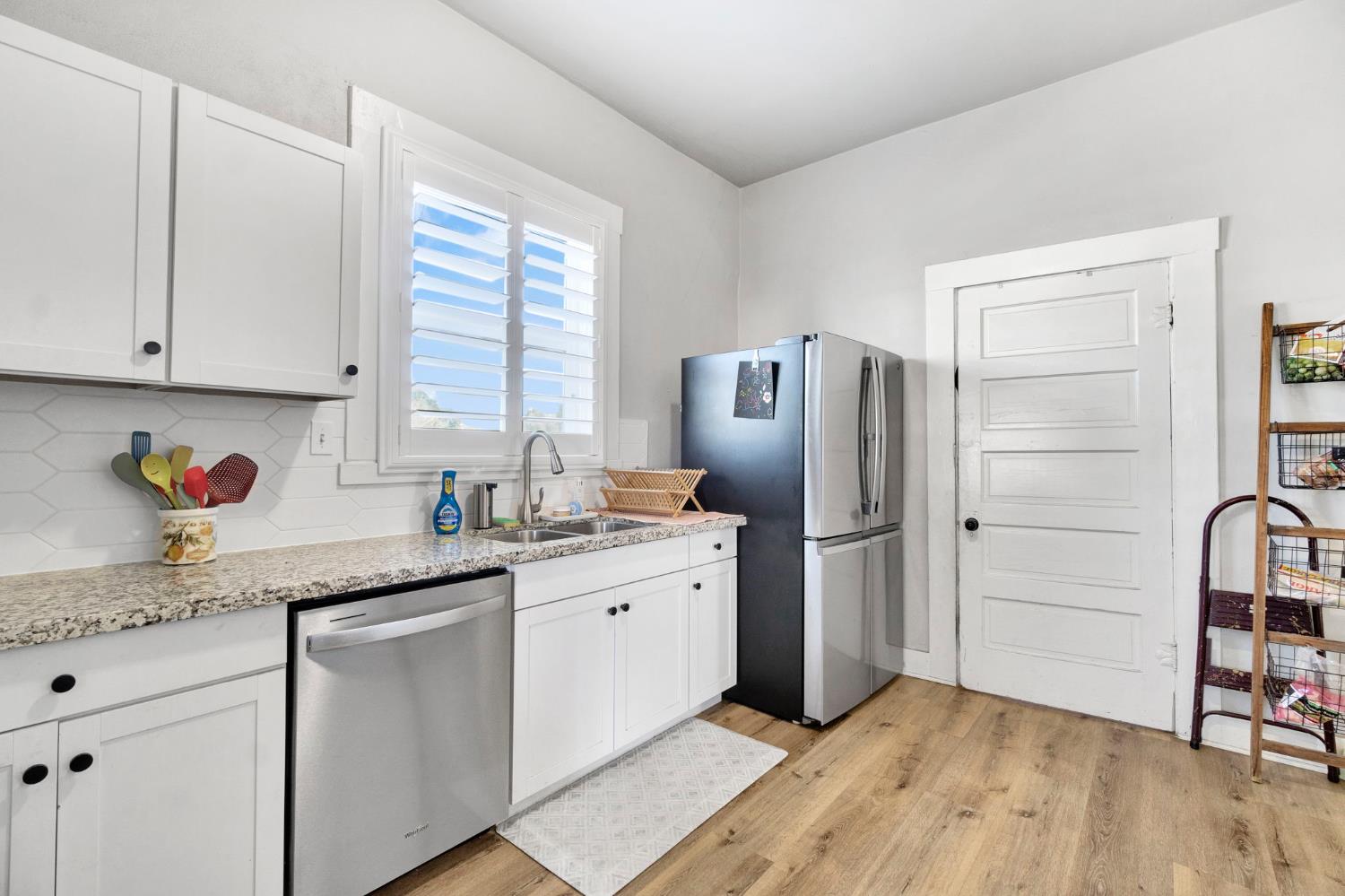 3 C St, Lemoore, CA 93245