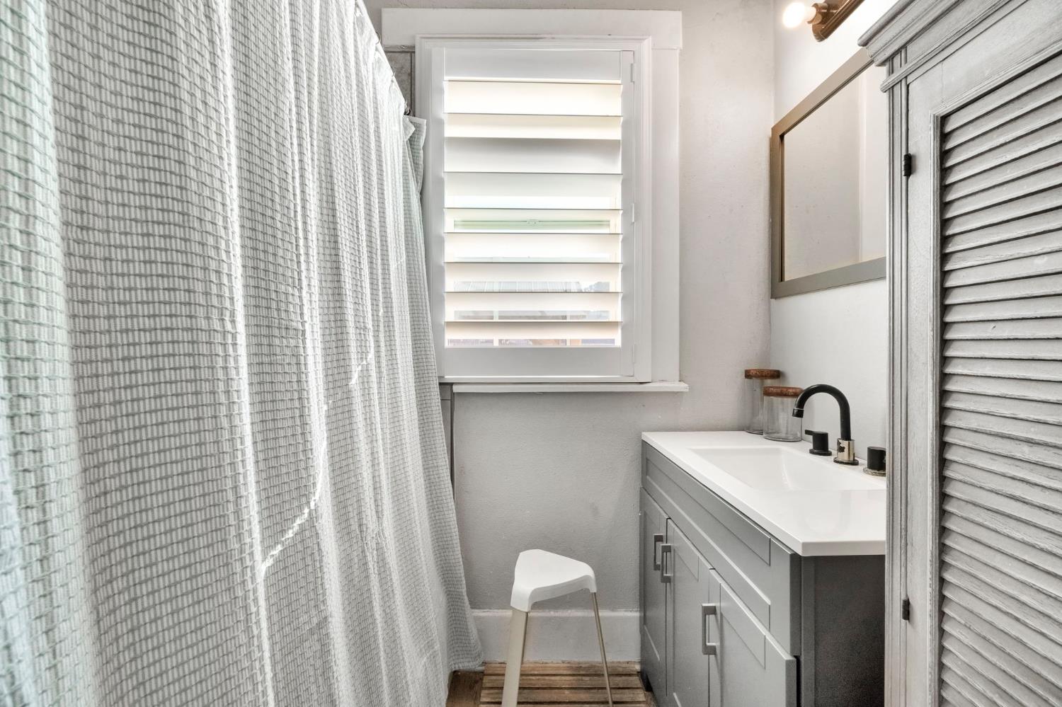 3 C St, Lemoore, CA 93245