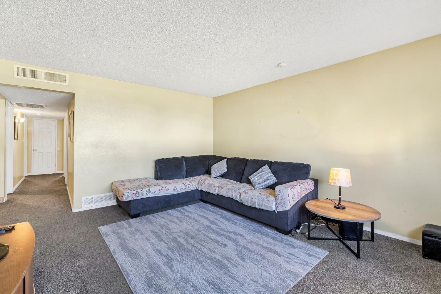 882 W National Ave, Clovis, CA 93612