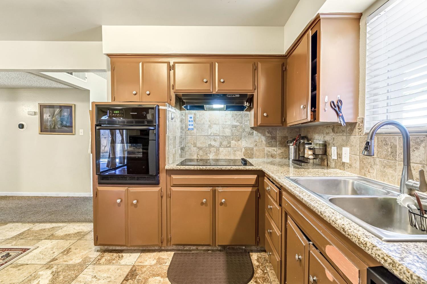 882 W National Ave, Clovis, CA 93612