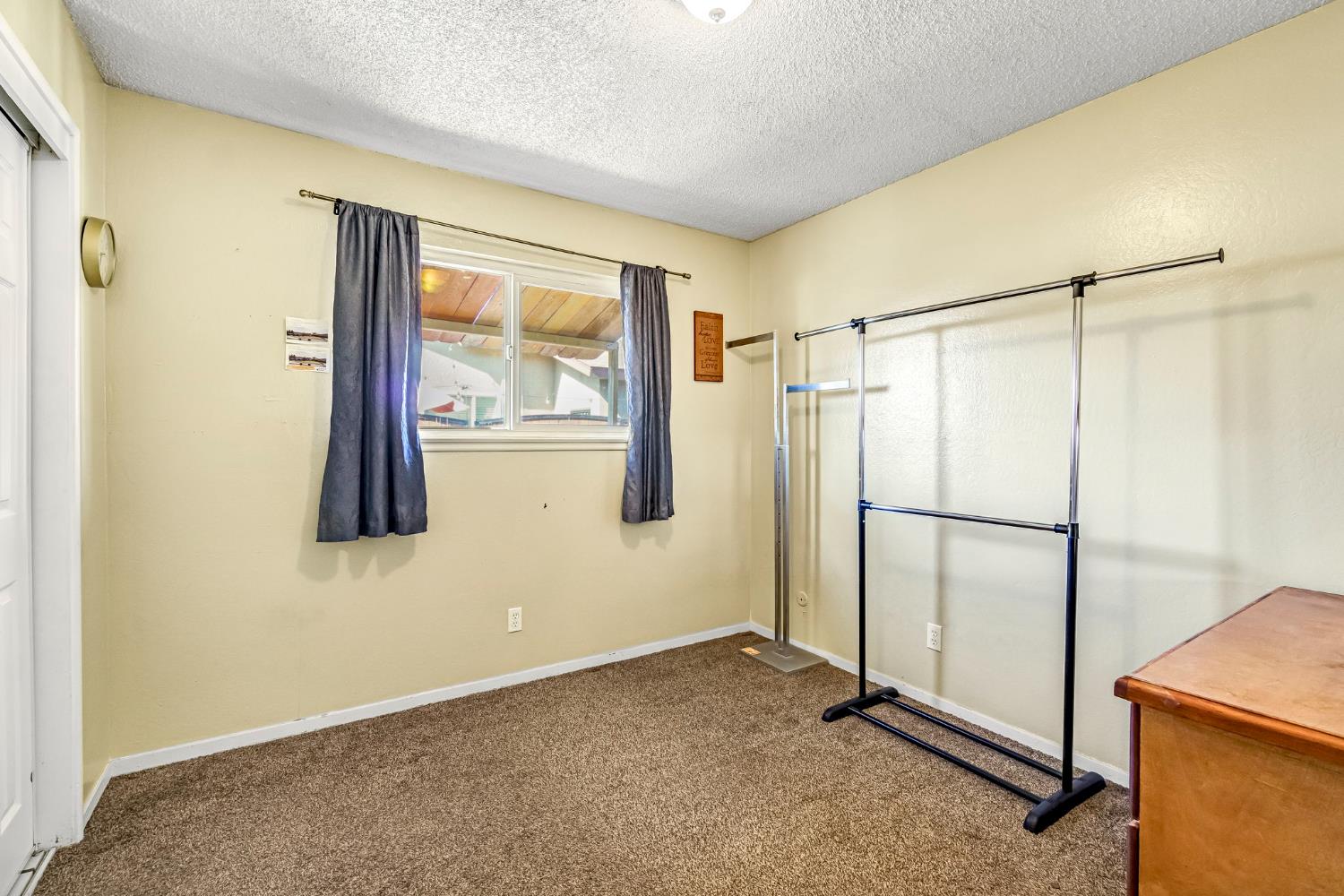 882 W National Ave, Clovis, CA 93612