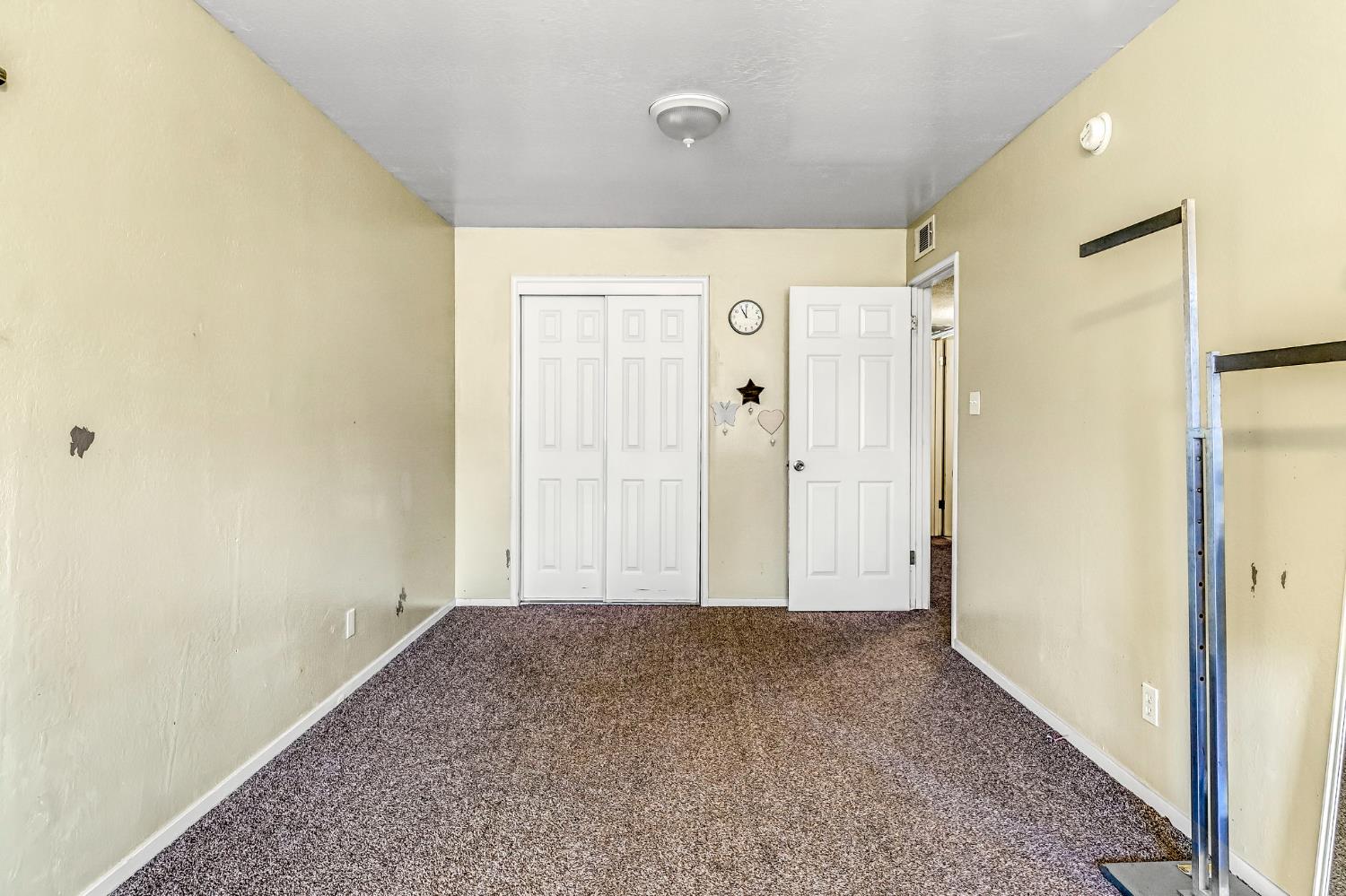 882 W National Ave, Clovis, CA 93612