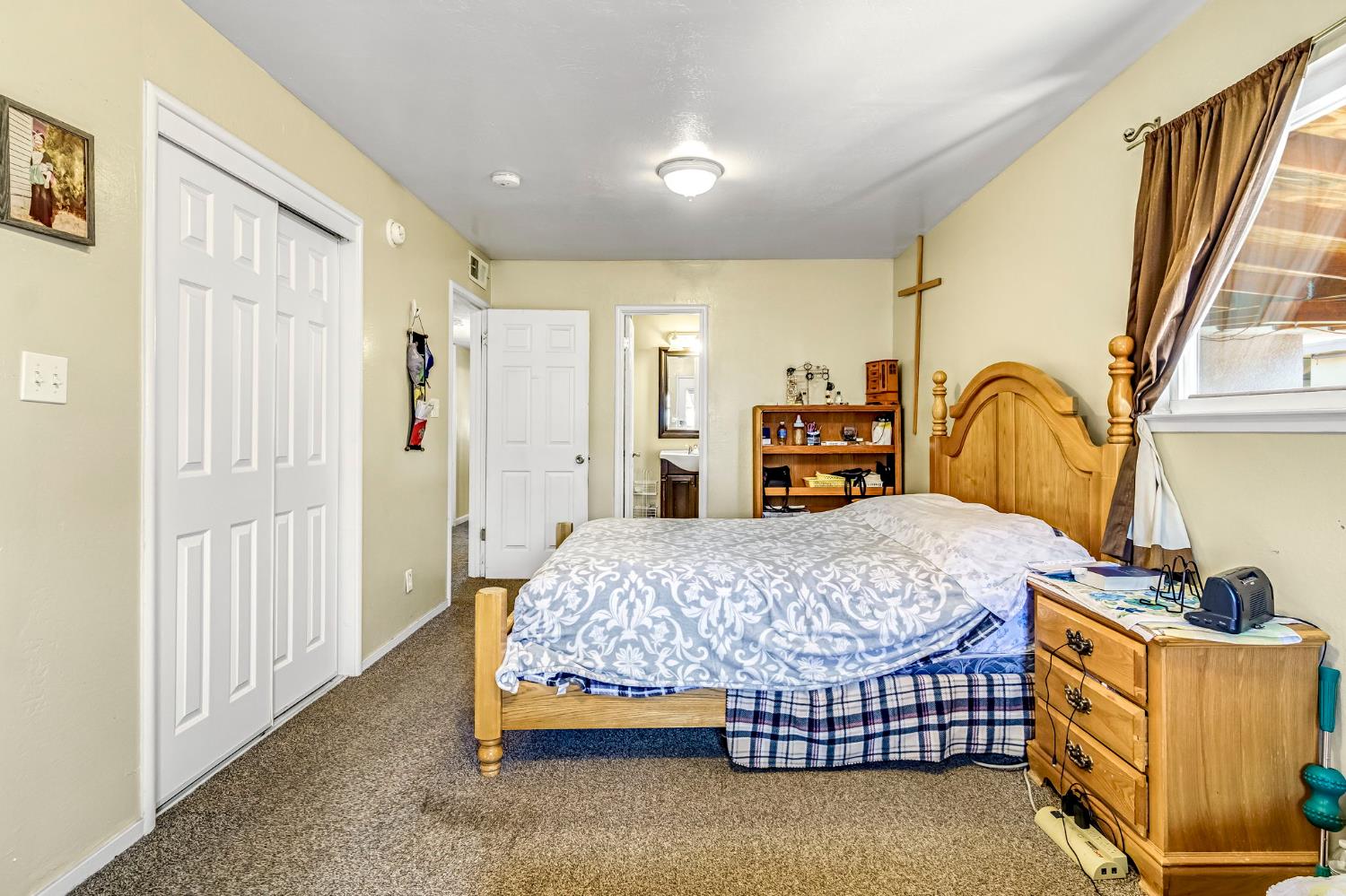 882 W National Ave, Clovis, CA 93612