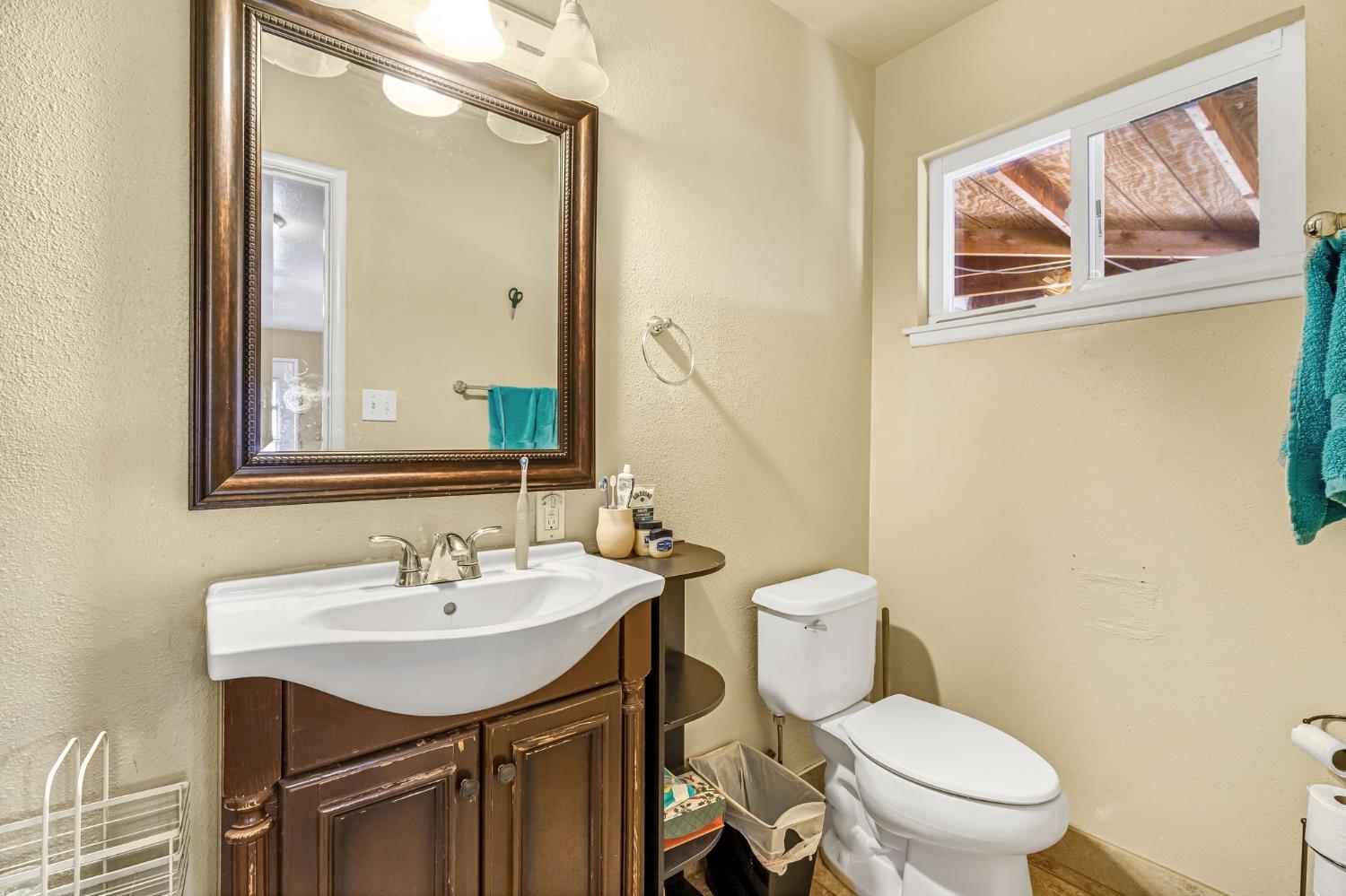 882 W National Ave, Clovis, CA 93612