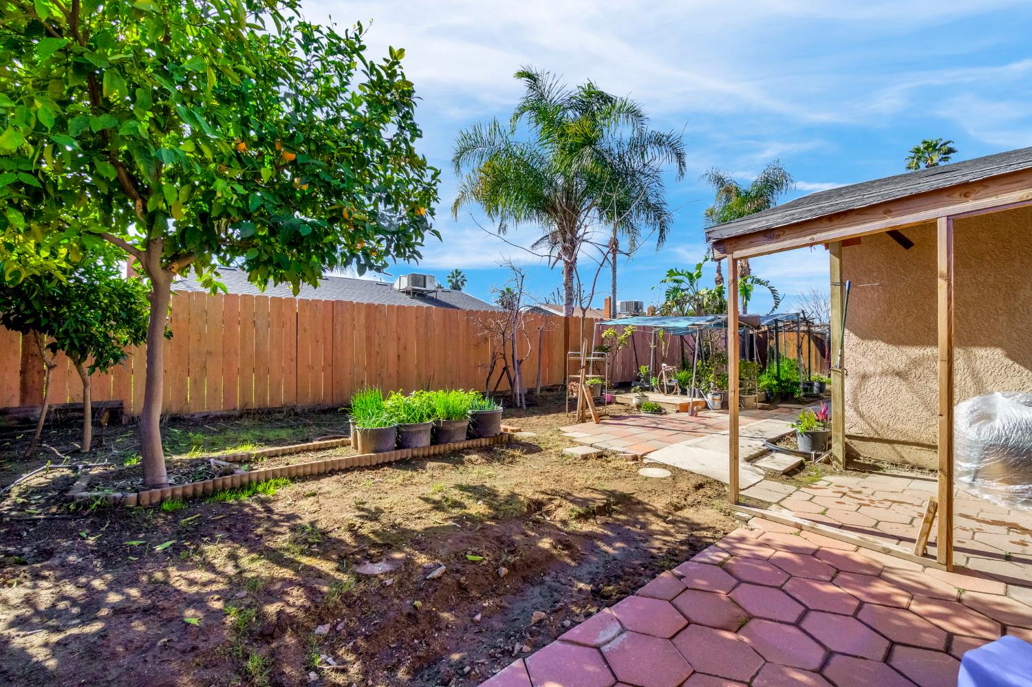 882 W National Ave, Clovis, CA 93612