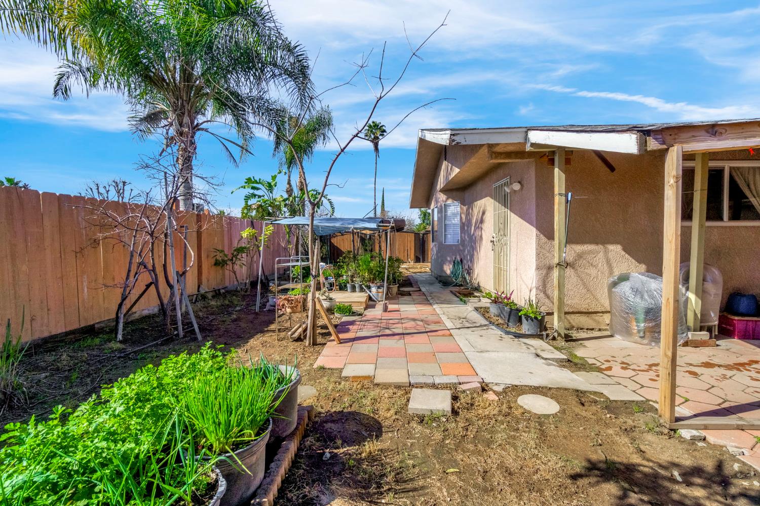 882 W National Ave, Clovis, CA 93612